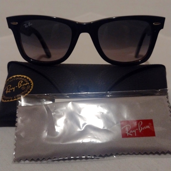 Ray-Ban Wayfarer Smokey Grey Gradient
